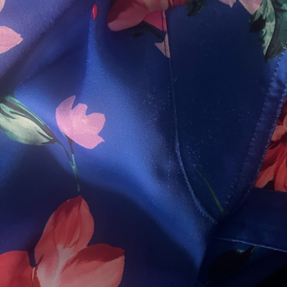 NWT $245 Alexia Admor Paris Surplice Wrap Midi Dress in floral blue. Size 8 - Picture 12 of 16